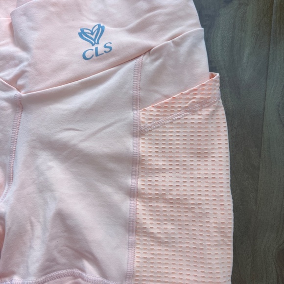 CLS scrunch pocket shorts - Picture 3 of 3